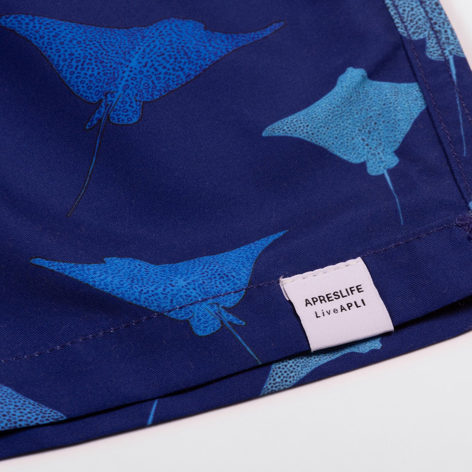 KIDS SWIM SHORTS KIDS MANTA in color BLUE - Back shot